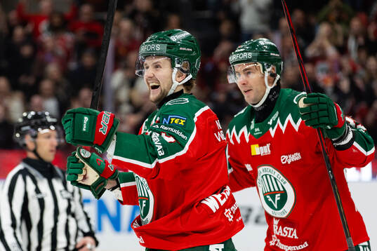 Frölundas Linus Weissbach och Mikael Ruohomaa jublar