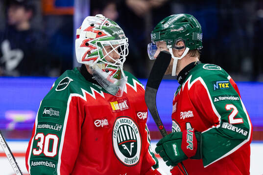 Frölundas målvakt Tobias Normann och Christian Folin