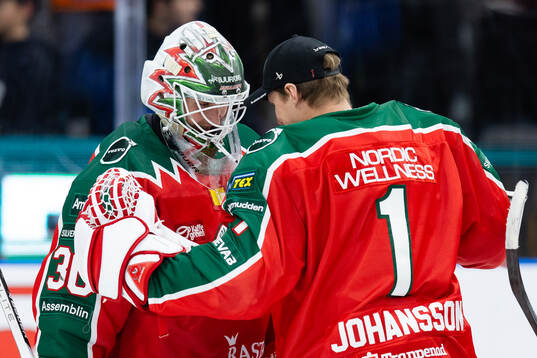 Frölundas målvakt Tobias Normann och målvakt Lars
