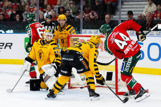 Frölundas Noah Dower Nilsson trycker in 4-2 i mål bakom