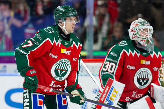 Frölundas Henrik Tömmernes och målvakt Tobias Normann