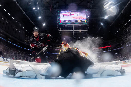 Brynäs målvakt Ludvig Persson gör en räddning mot