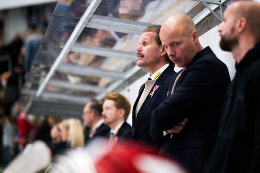 Timrås tränare Olli Jokinen deppar