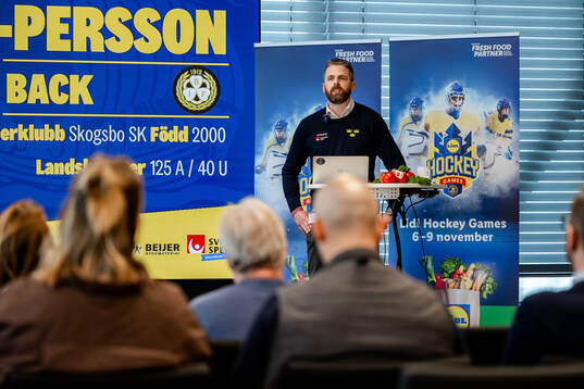Head coach Ulf Lundberg of Sweden