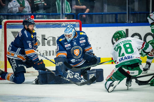 Växjös Petter Granberg och målvakt Emil Larmi och
