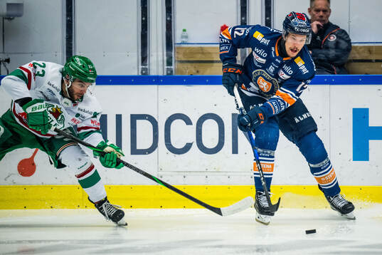 Rögles Josh Dickinson och Växjös Otto Koivula