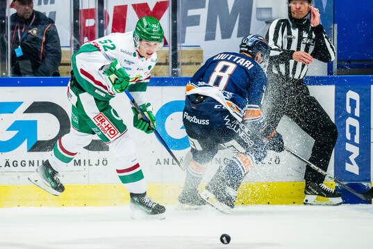 Rögles Felix Nilsson och Växjös Zachary Giuttari