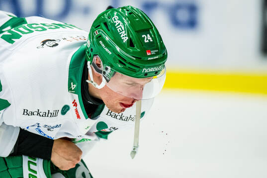 Rögles Mattias Göransson blöder