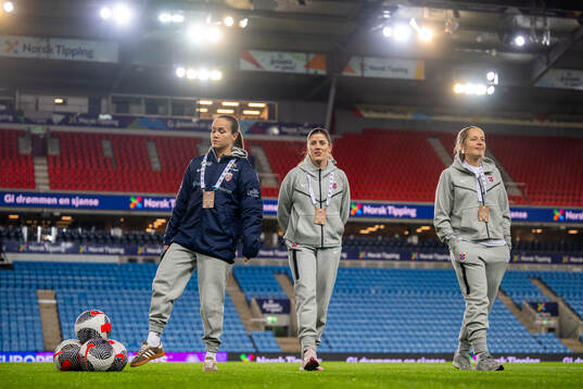 Guro Reiten, Maren Mjelde and goalkeeper Aurora Mikalsen of