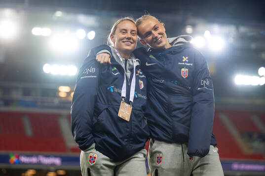 Lisa Naalsund and goalkeeper Selma Panengstuen of Norway
