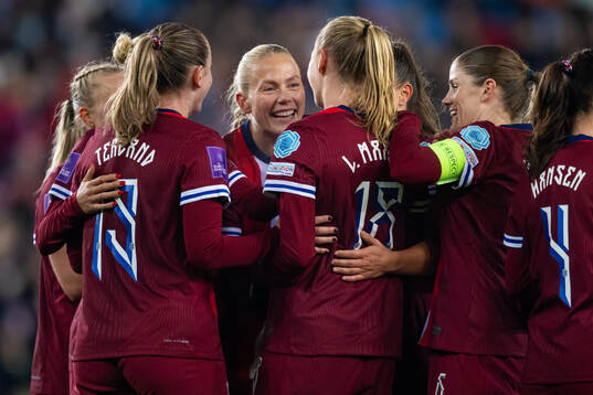 Frida Maanum of Norway celebrates with Guro Bergsvand,