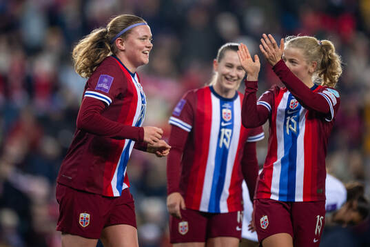 Signe Gaupset of Norway celebrates with teammate Justine