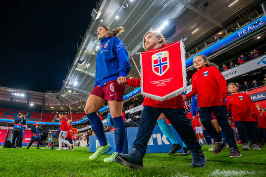 Maren Mjelde of Norway enters the pitch