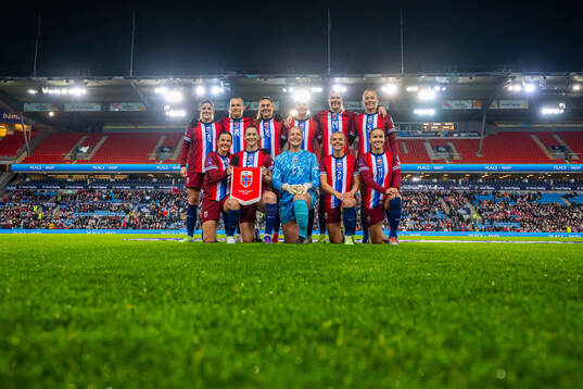 The starting eleven of Norway pose for a team photo