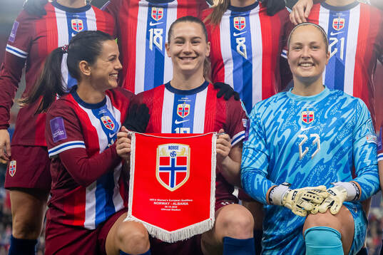Tuva Hansen, Elisabeth Terland and goalkeeper Aurora