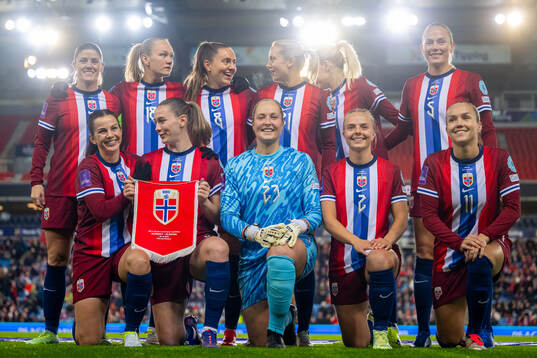 Maren Mjelde, Tuva Hansen, Elisabeth Terland, goalkeeper