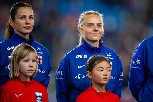 Tuva Hansen and Emilie Woldvik of Norway line up