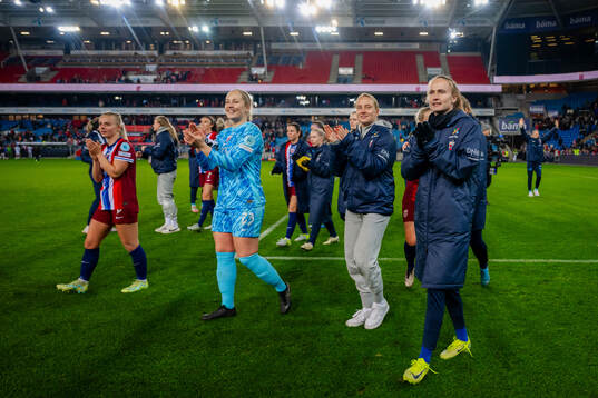 Goalkeeper Aurora Mikalsen, Lisa Naalsund and Caroline