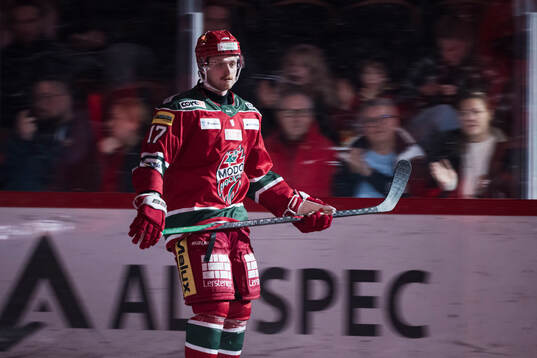 Modos Riley Woods innan ishockeymatchen i SHL mellan Modo