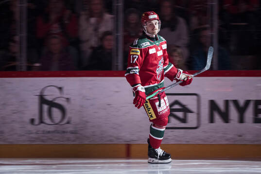 Modos Riley Woods innan ishockeymatchen i SHL mellan Modo