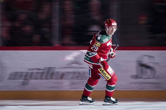 Modos Mikkel Aagaard innan ishockeymatchen i SHL mellan