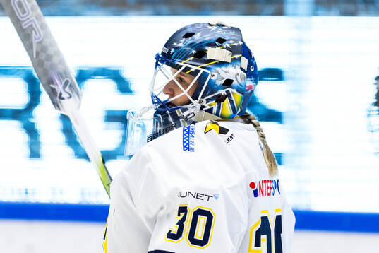 HV71s målvakt Viktorie Svejdova på uppvärmningen