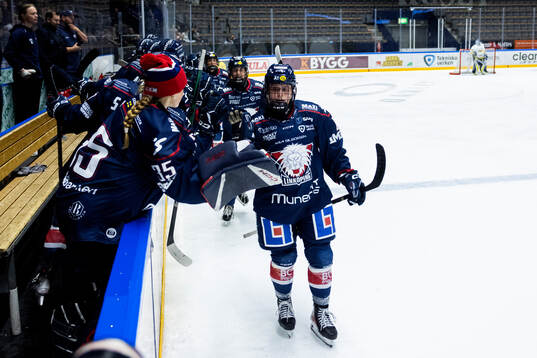 Linköpings Naomi Rogge jublar