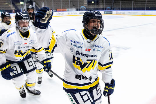 HV71s Tea Løkke Nyberg jublar
