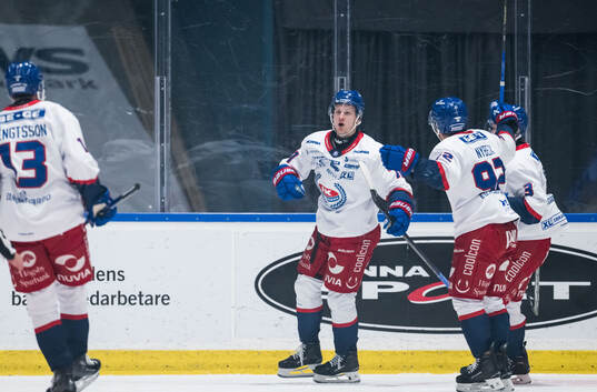IK Oskarshamns Filip Sveningsson jublar