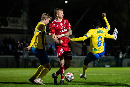 Elfsborgs Sebastian Holmen och Eskilsminne IFs Josef