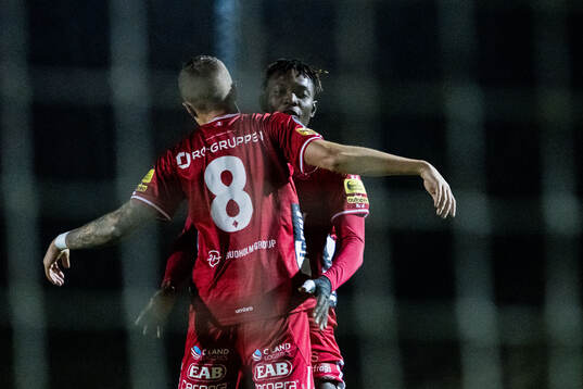Elfsborgs Sebastian Holmen och Jalal Abdullai jublar