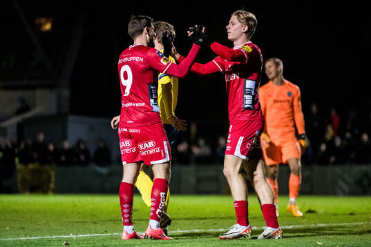 Elfsborgs Arber Zeneli och Gottfrid Rapp jublar
