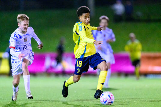 Lucas Koveland Sandsness of Norway and Jayden Guei