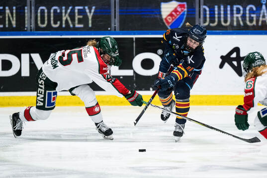 Frölundas Paula Bergström och Djurgårdens Linn Mattsson