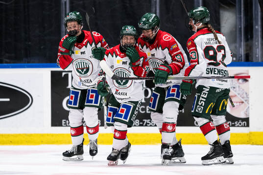 Frölundas Emilia Bergeby Hallbeck jublar