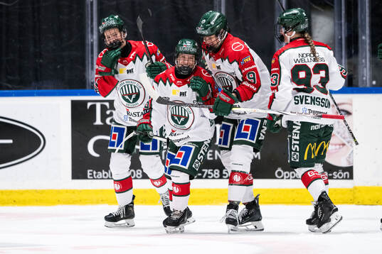 Frölundas Emilia Bergeby Hallbeck jublar