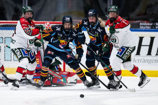 Frölundas Felicia Wikner-Zienkiewicz och Sanni Rantala och