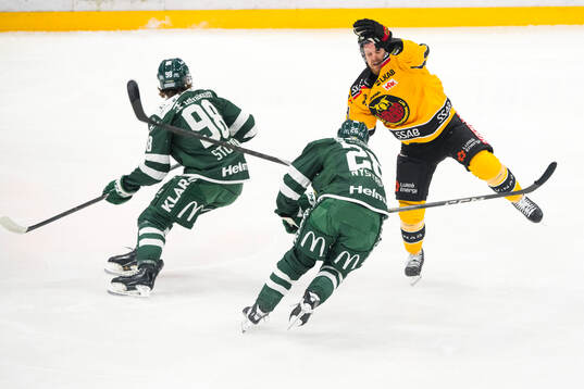 Färjestads Joel Nyström och Luleås Brendan Shinnimin