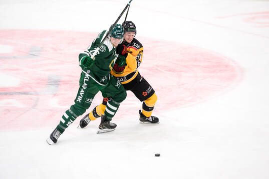 Färjestads Jeremy Salvas Groleau och Luleås Pontus