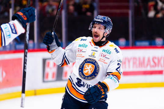 Växjös Brian Cooper jublar