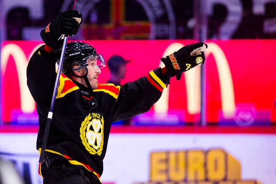 Brynäs Jordan Schroeder jublar