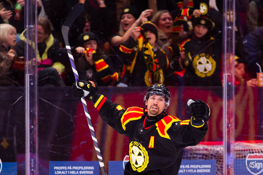 Brynäs Anton Rödin jublar