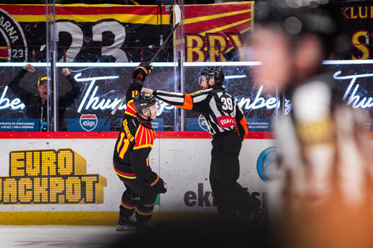 Brynäs Jordan Schroeder jublar