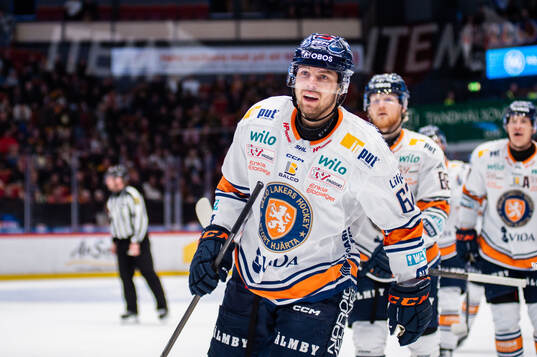 Växjös Manuel Ågren jublar