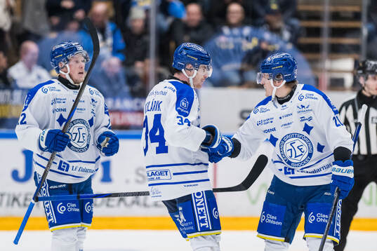 Leksands Peter Cehlarik och Joonas Lyytinen jublar