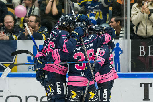 HV71s Henrik Borgström jublar