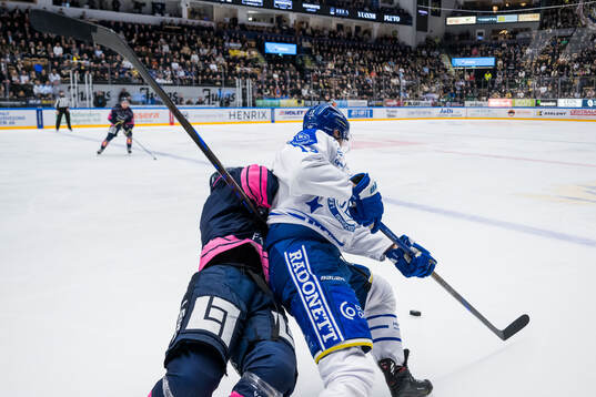 HV71s Hugo Pettersson och Leksands Jon Knuts