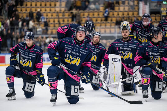 HV71s Henrik Borgström jublar