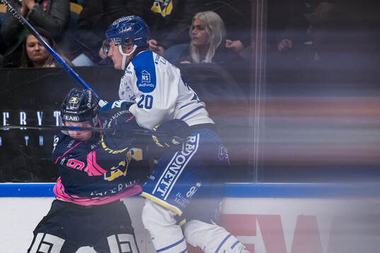 HV71s Hugo Pettersson och Leksands Axel Rindell