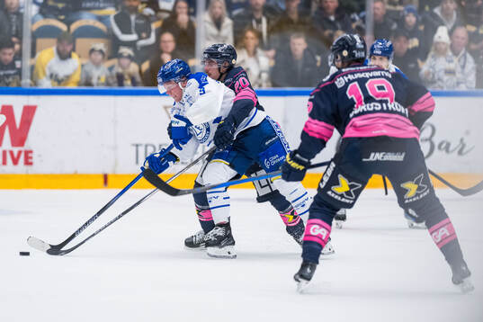 Leksands Patrik Zackrisson och HV71s Andre Petersson